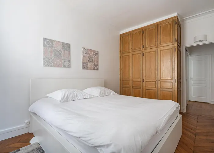 Big 2br Arc De Triomphe 4-6p * Paris